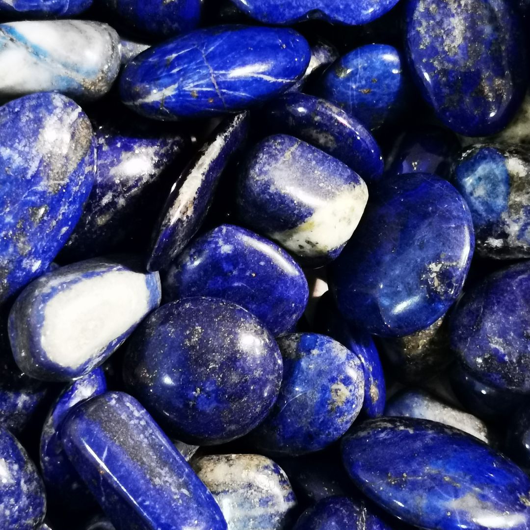 Lapis-Lazuli : La Pierre de la Sagesse et de l’Harmonie 💙✨