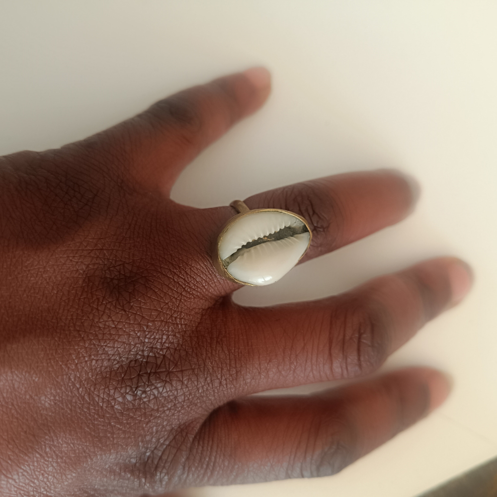 Bague en Bronze – Personnalisable avec Cauri ou Pierre Naturelle