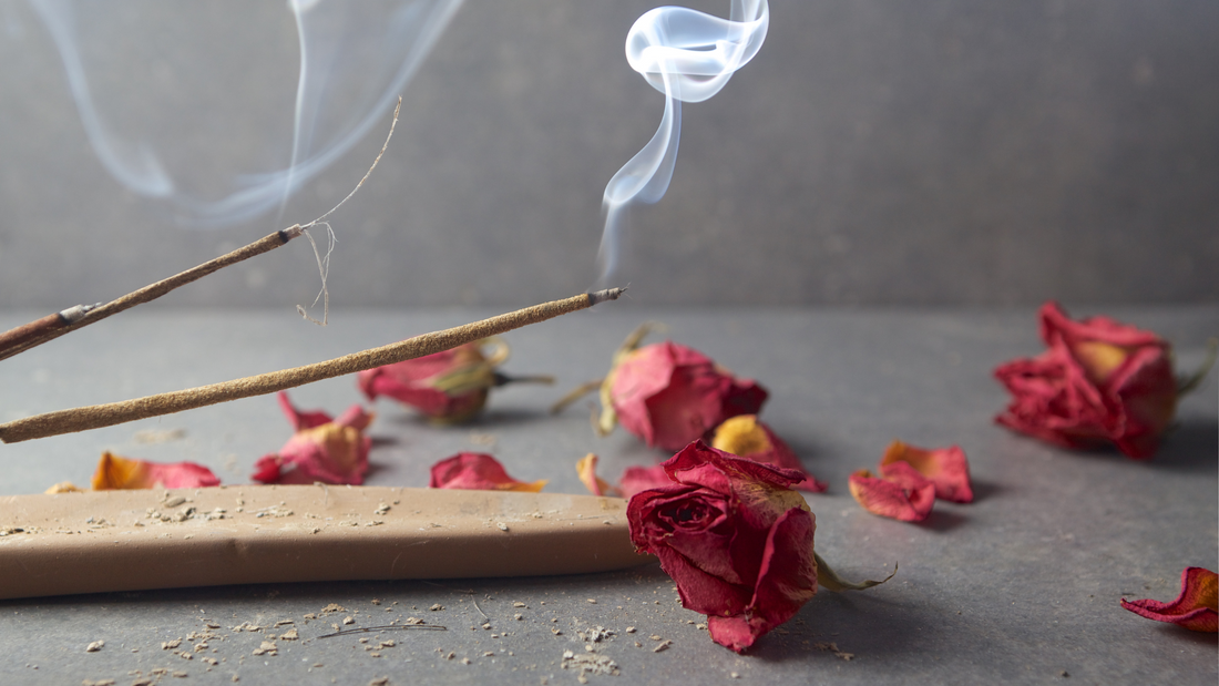 Pourquoi Utiliser l’Encens en Extérieur : Rituel Naturel de Purification et de Bien-Être