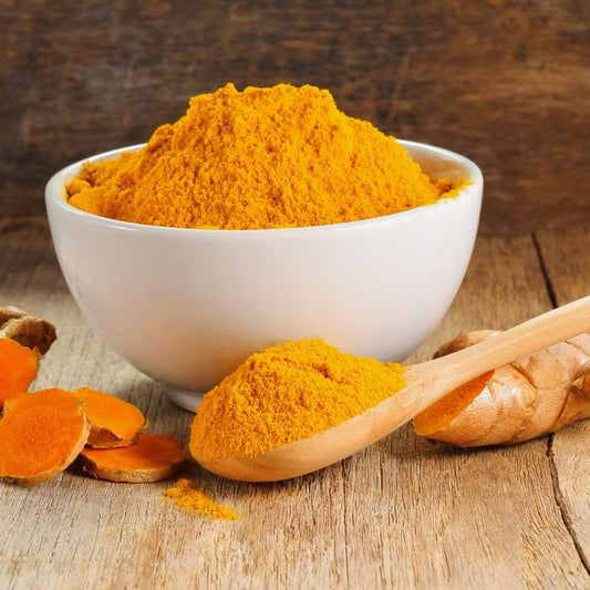 Le Curcuma : Ton Allié Lumineux pour la Ménopause et Plus Encore